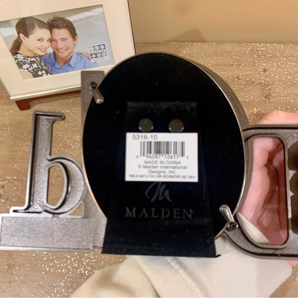 Malden Dad Bronze Casted Metal Frame + Sixtrees Walnut-Brown Wood Easel Frame